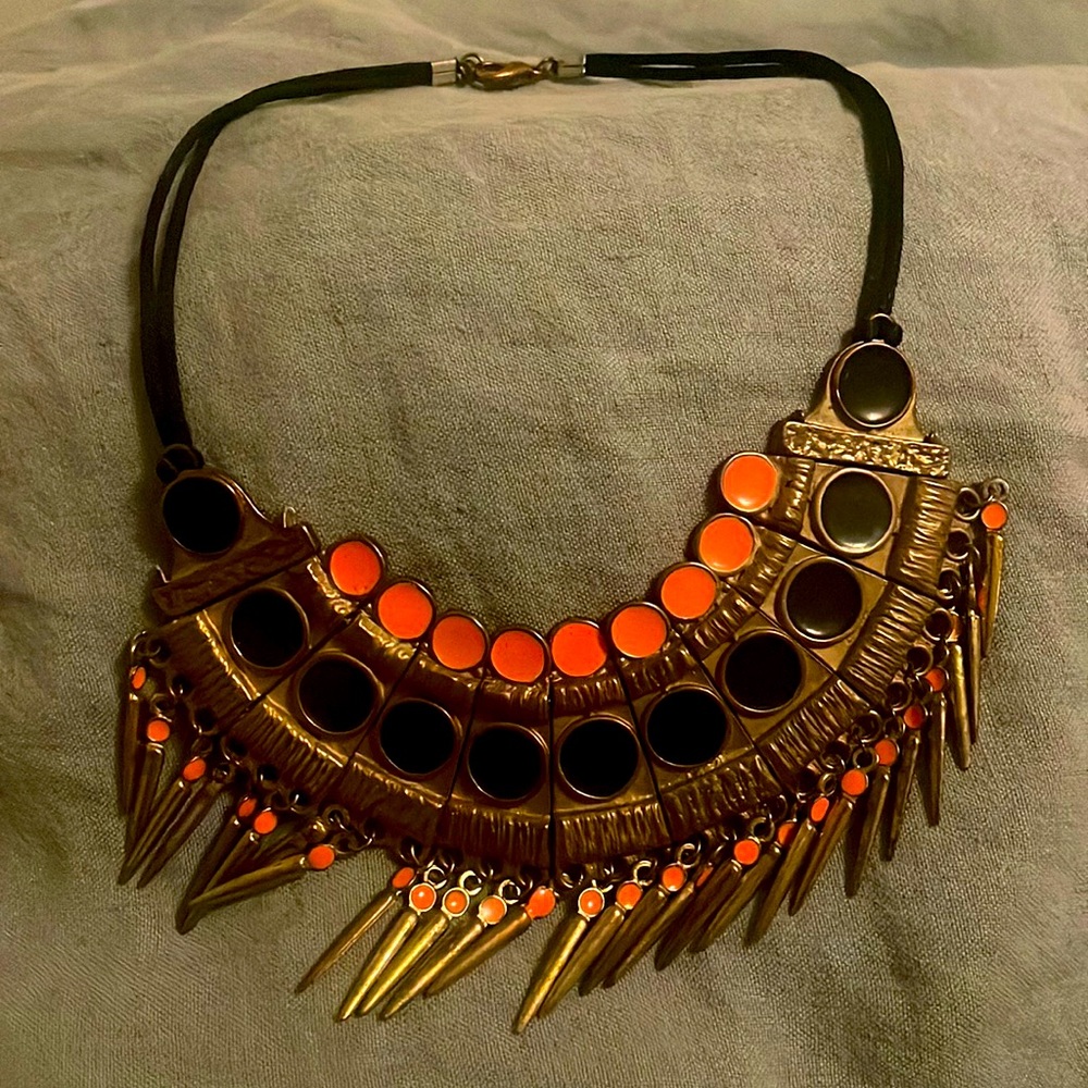 Artistic necklace